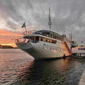 Maelardrottningen Yacht Botel